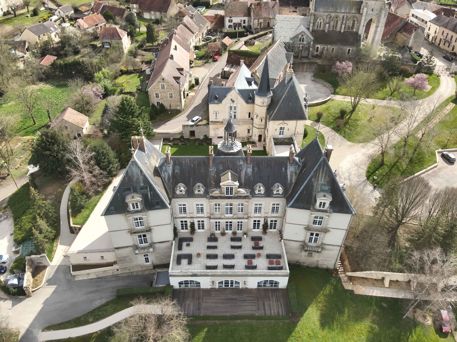 toiture de chateau vue du ciel
